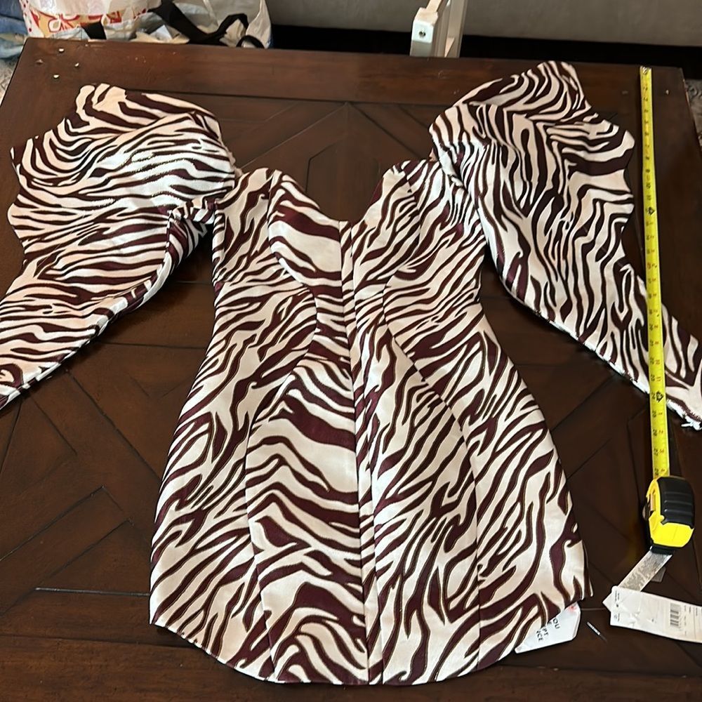 NWT ASOS LUXE puff sleeve mini dress in zebra jacquard-Multi - size 4 - Picture 5 of 8